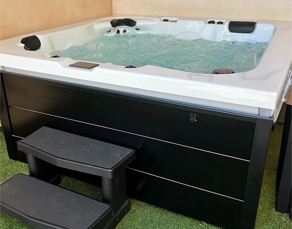 Installations de spas extérieur Giovanni Riboli 5 places Fréjus, Sainte-Maxime, Hyères, Saint-Tropez