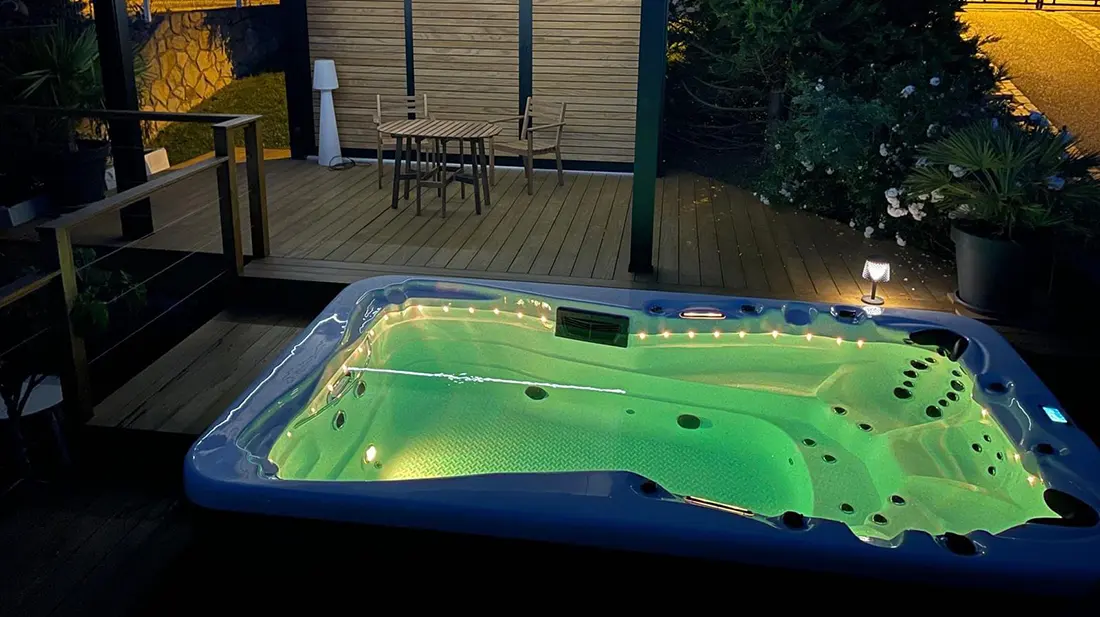 Spa de nage compact Giovanni riboli à fréjus, Saint-Raphaël, Sainte-Maxime, Saint-Tropez, Cannes, Antibes