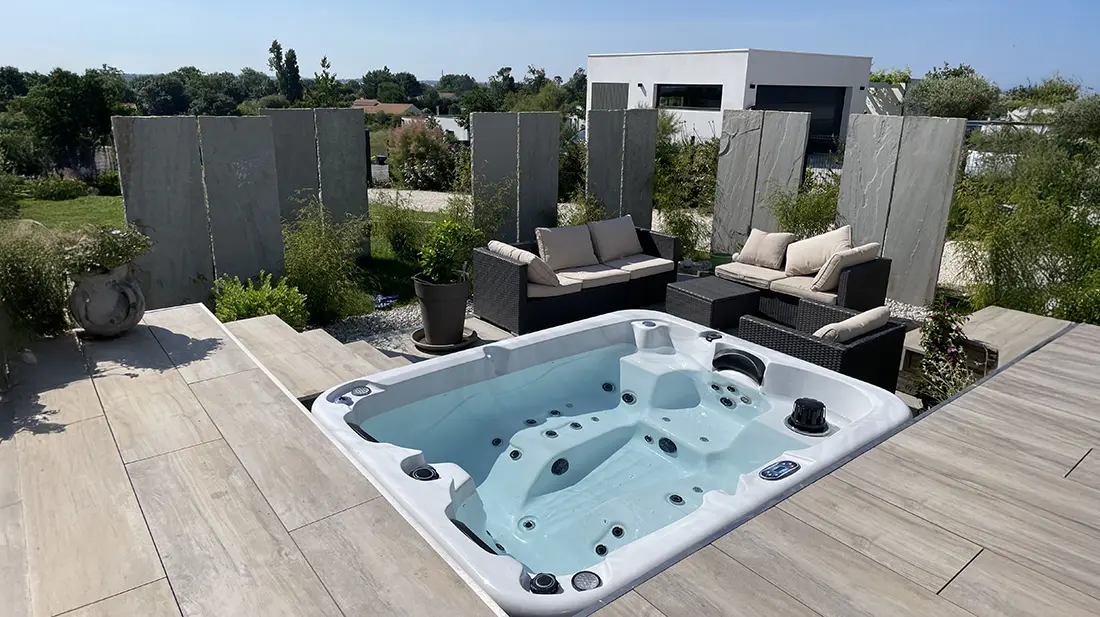 Acheter un spa 3 places de luxe à Fréjus,Sainte-Maxime, Grasse, Fayence, Montauroux, Le Muy, Le Luc, Graguignan
