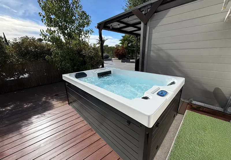 Vente de spa 2 places allongées à Fréjus,Puget-sur-Argens, Le Muy, Fayence, Callas