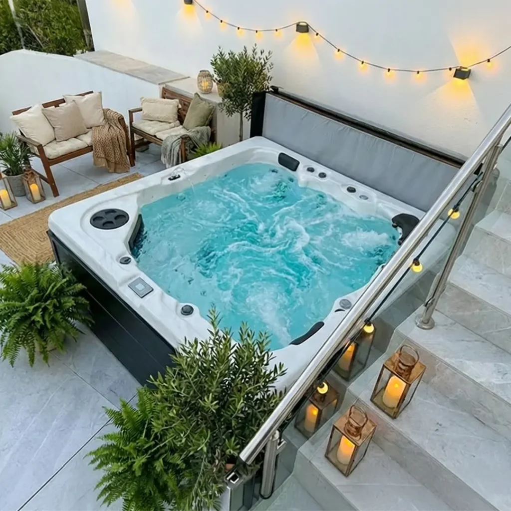 Un spa haut de gamme conçu pour les massages profonds, installé sur une terrasse carrelée, à l'angle d'un escalier dans le Var