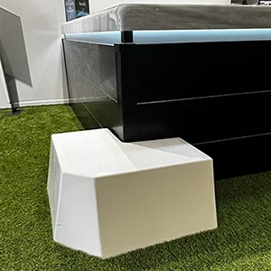 Marche d'accès d'angle ergonomique pour spa et balnéothérapie
